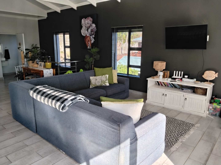 To Let 3 Bedroom Property for Rent in Fraaiuitsig Western Cape